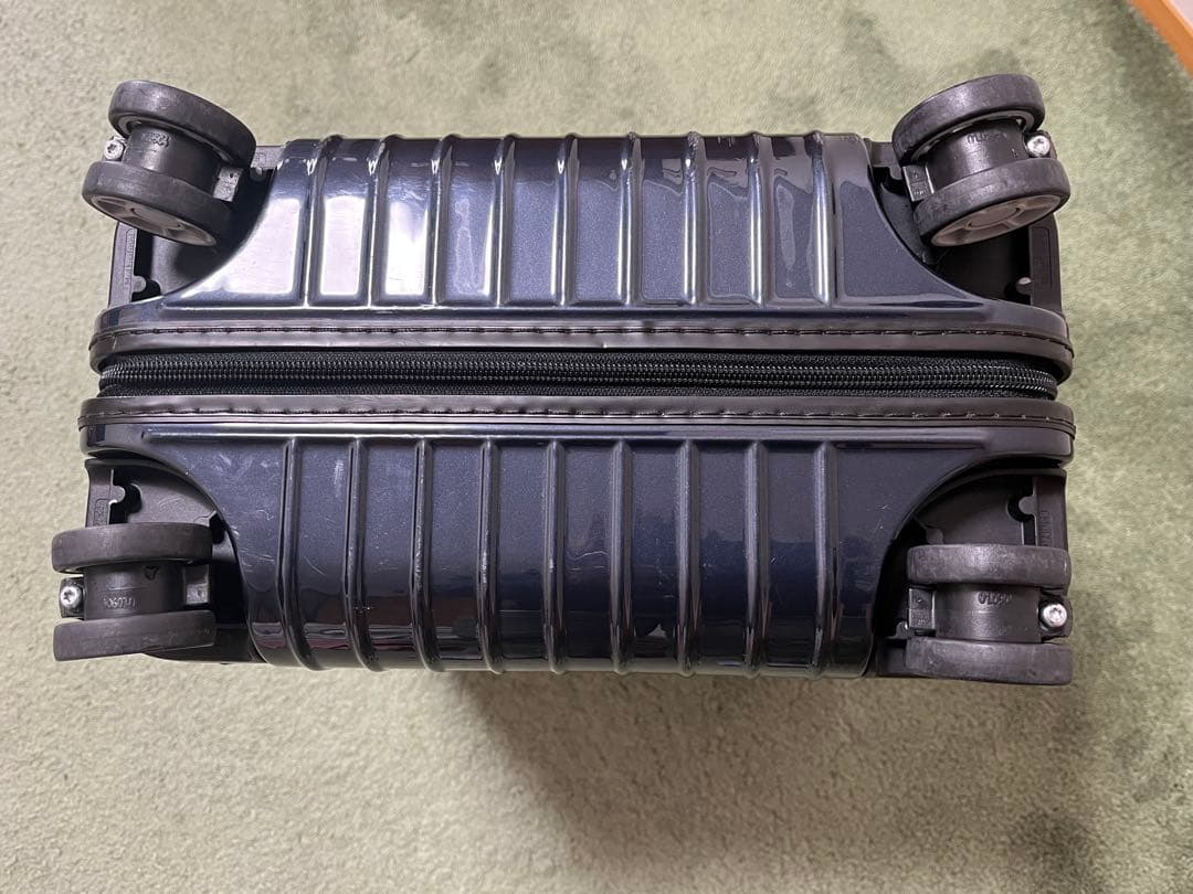 人気モデル　リモワ サルサエアー 34L 4輪 機内持ち込み可能　美品　正規品