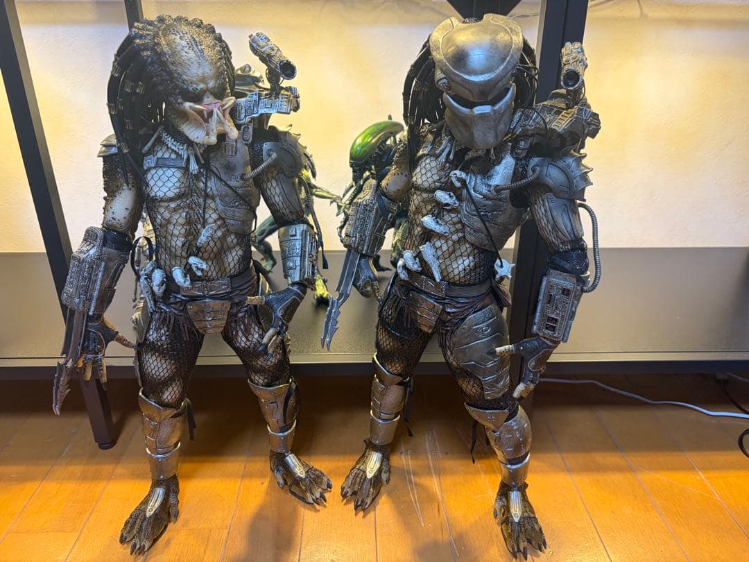 ネカ1/4プレデターフィギュア 2体セット
