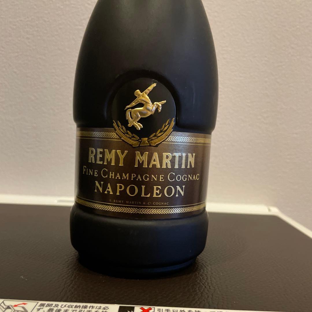 誰をも魅了する、深い味わいのレミーマルタン　コニャック2本セット