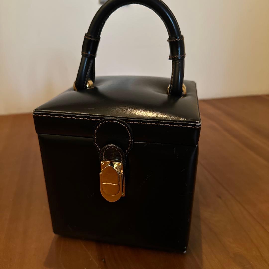 Loewe黒 レアなレザー バニティーバッグ