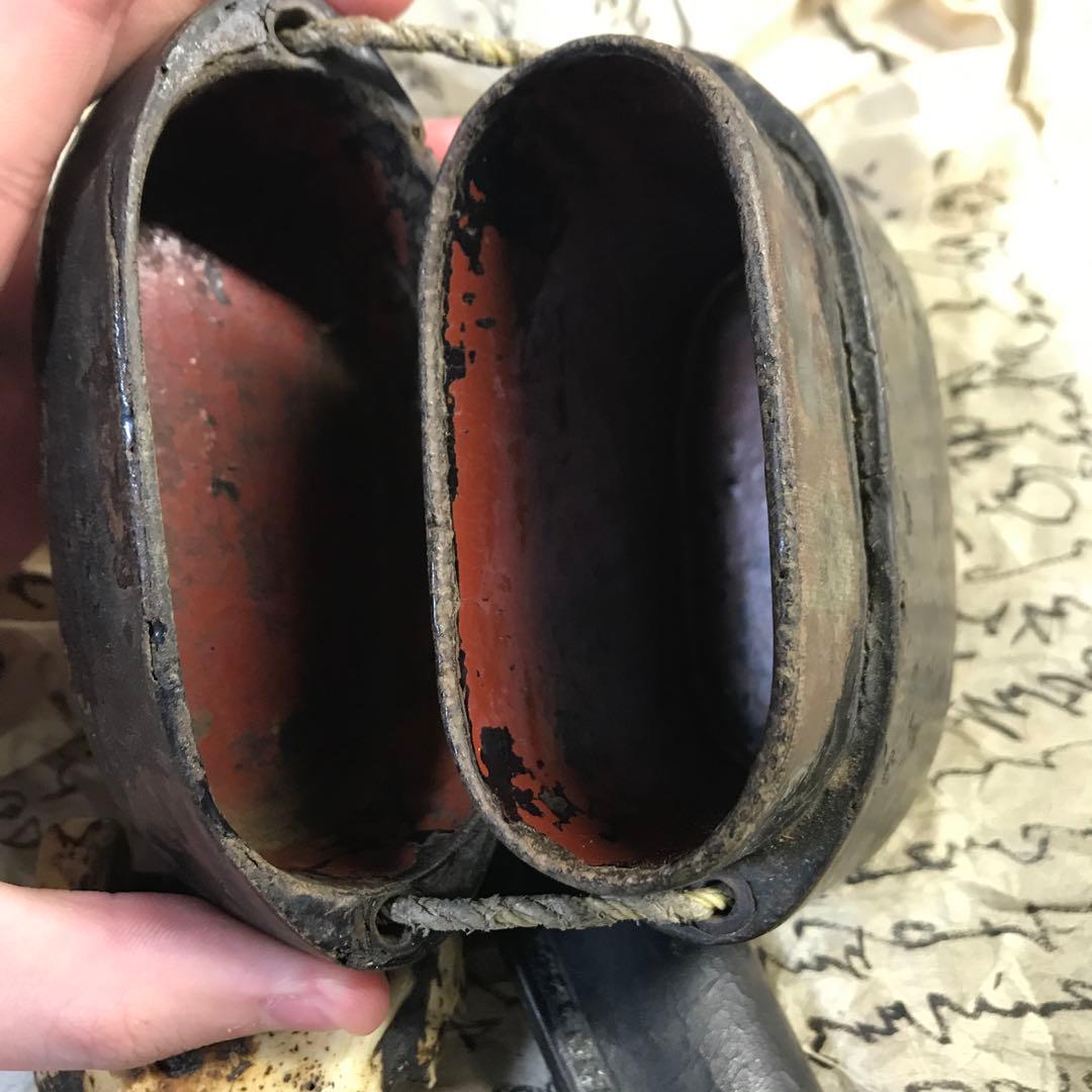 獣牙　根付　呪物　ニホンオオカミ　熊　煙草入れ　キセル　漆　緒締め　玉　メノウ