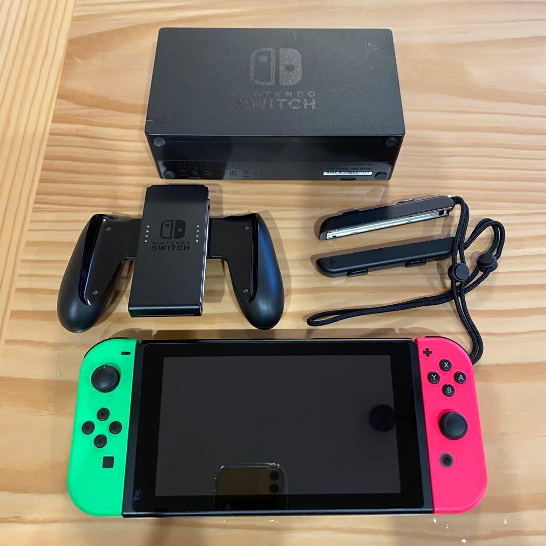 NintendoSwitch本体　収納ケース＋マリオカート8付