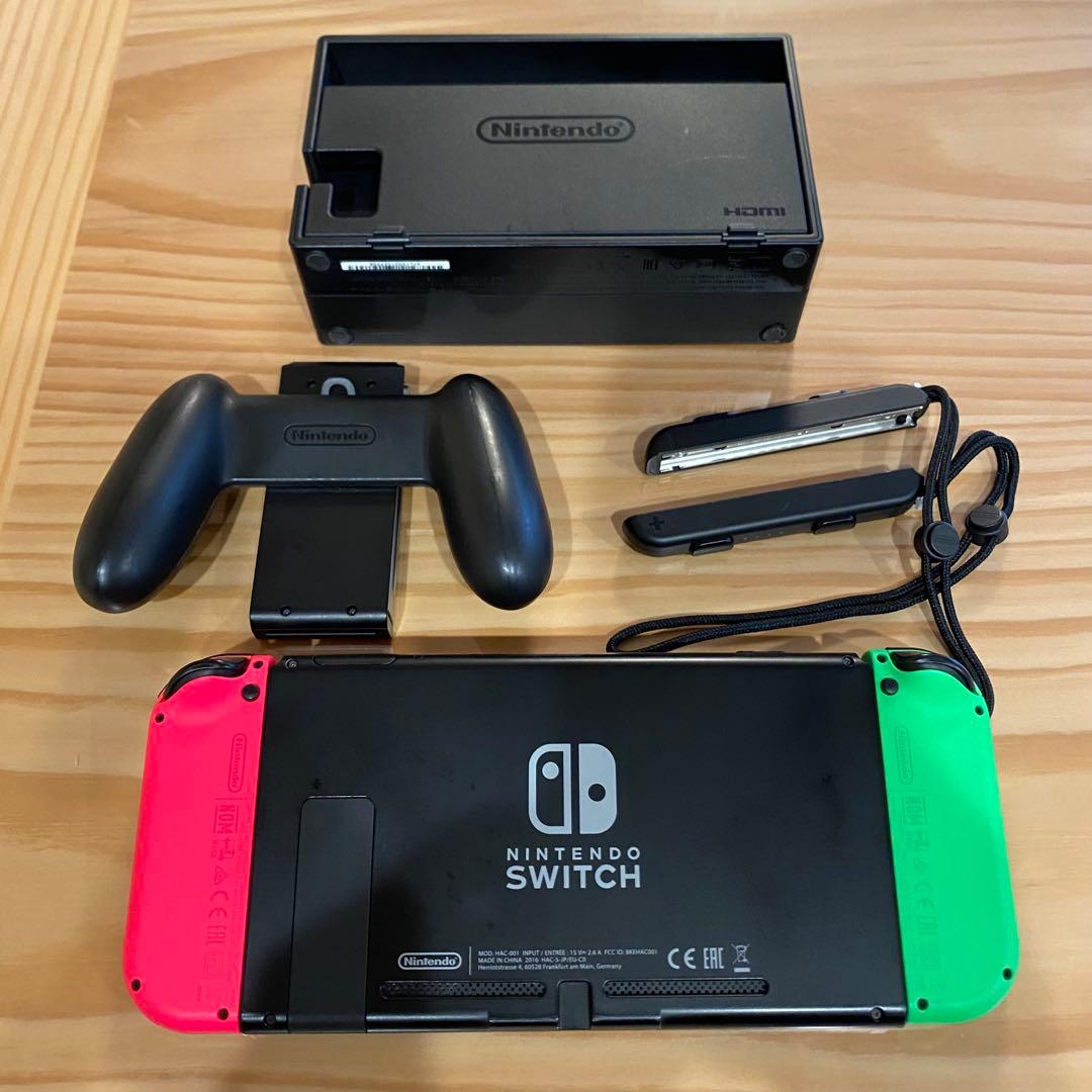 NintendoSwitch本体　収納ケース＋マリオカート8付