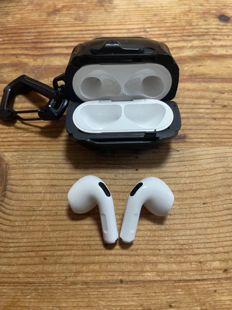 AirPods4本体+ケース付きホワイト ワイヤレスイヤホン