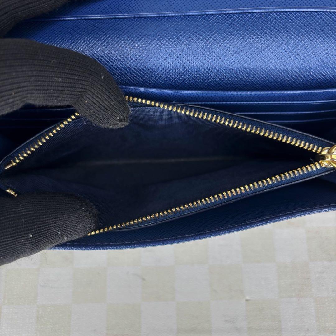 極美品　PRADA プラダ　長財布　二つ折り　M09