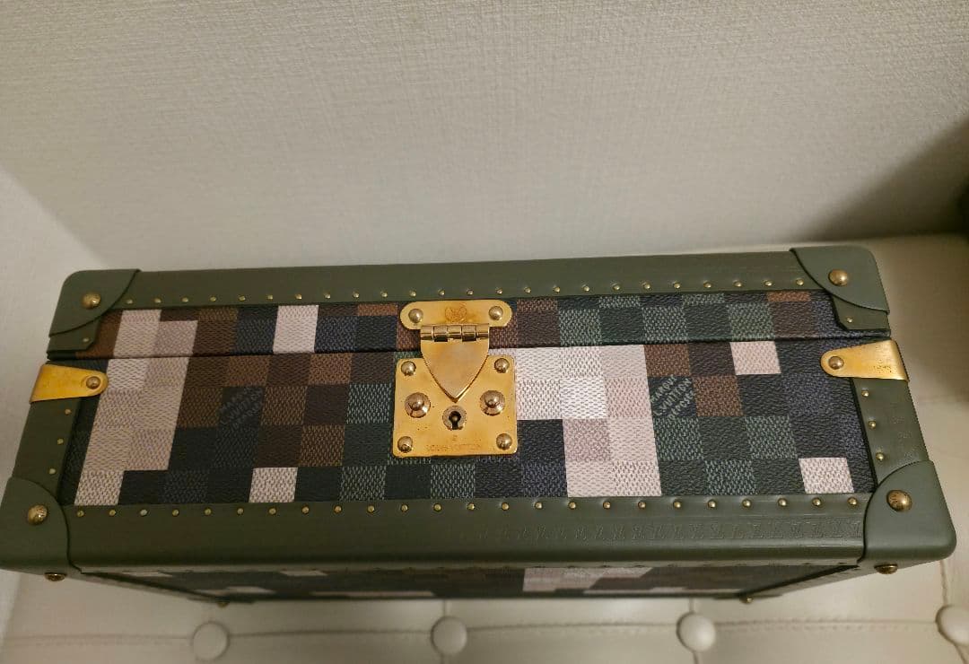 Louis Vuitton コフレ8モントレ ファレル カモフラージュ