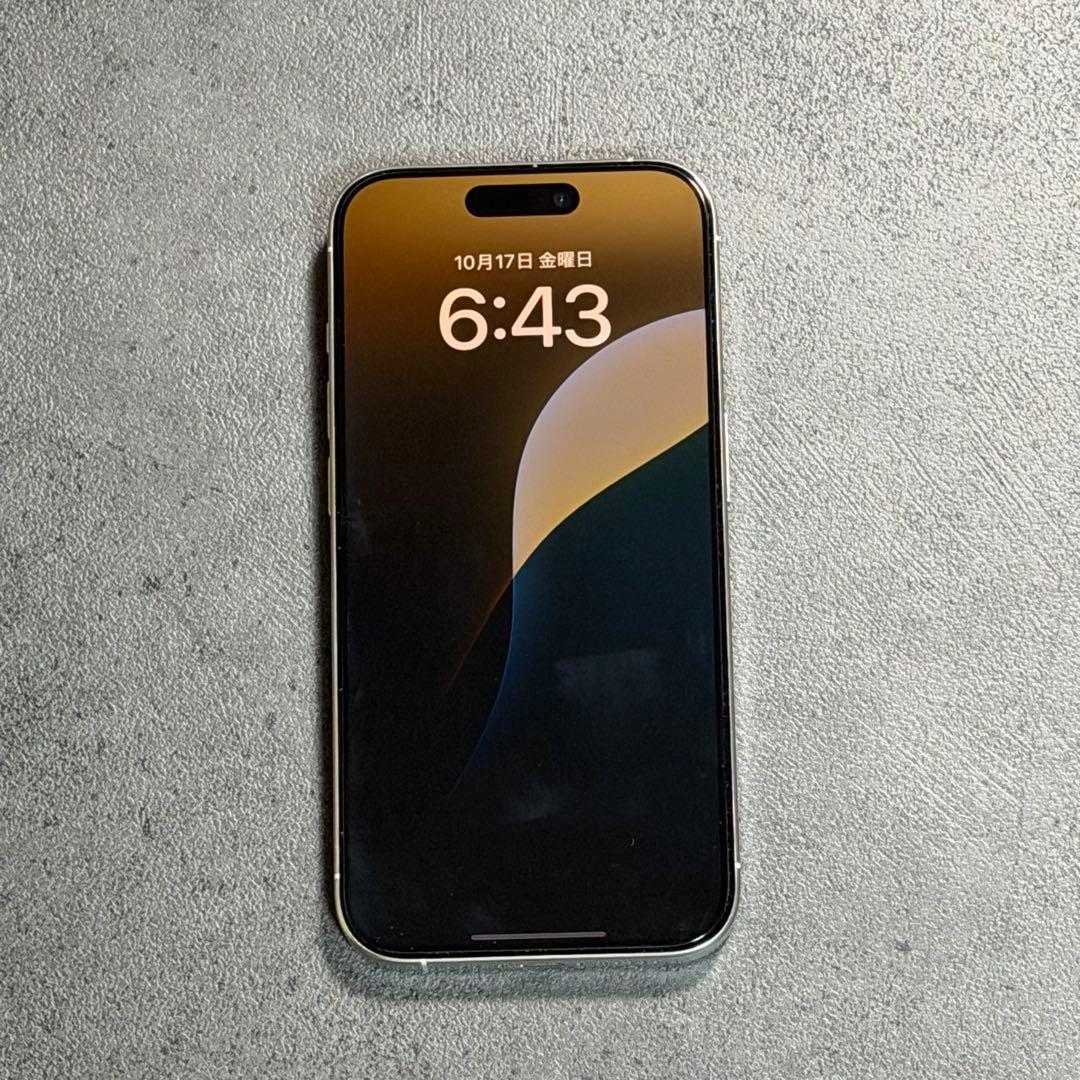 Apple iPhone 15 Pro 256GB ホワイトチタニウム　本体