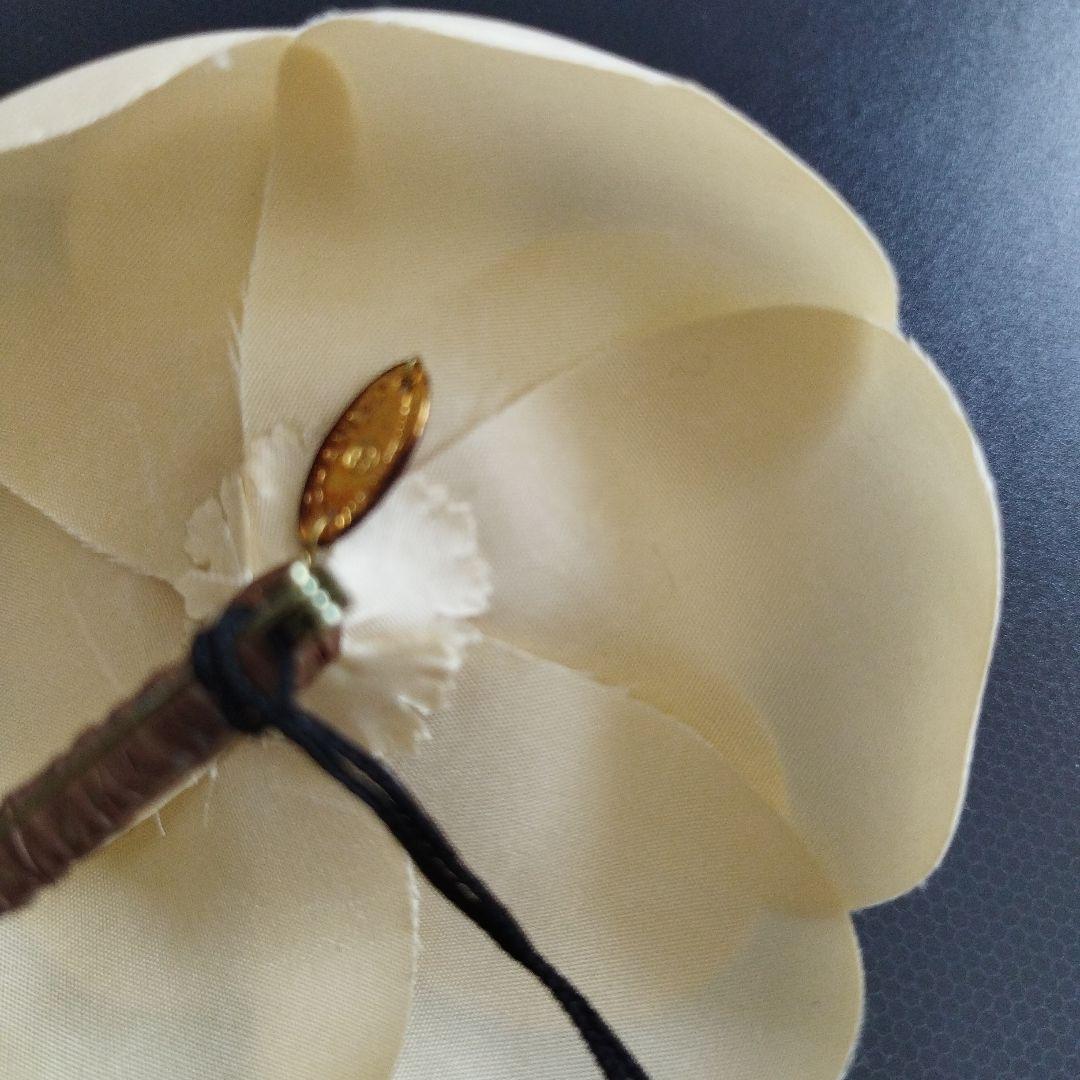 CHANEL フラワーブローチ クリーム色