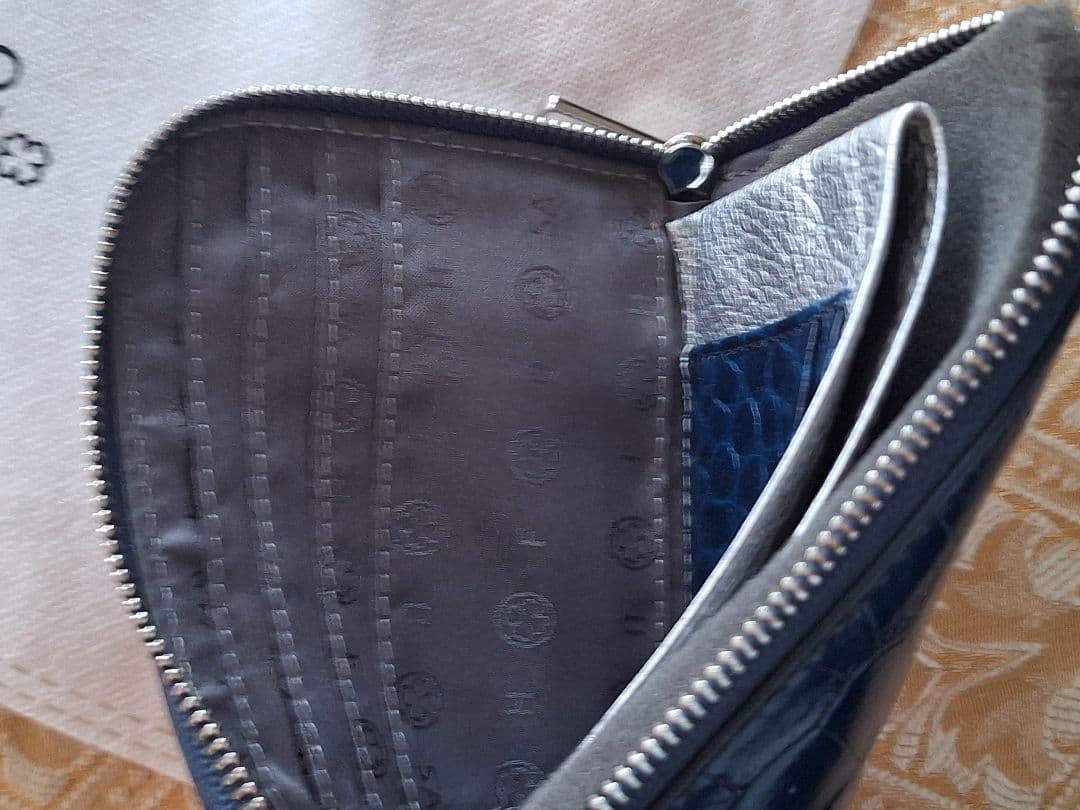 サロンドアルファード　 L字型型押し財布