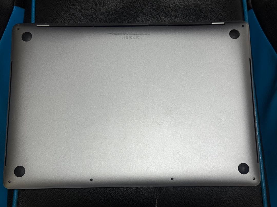 YJGH6 MACBOOK PRO 15インチ　2018