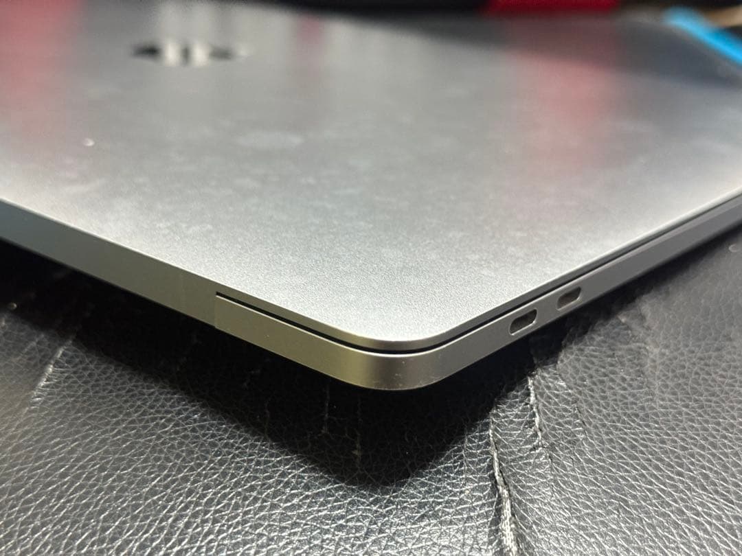 YJGH6 MACBOOK PRO 15インチ　2018