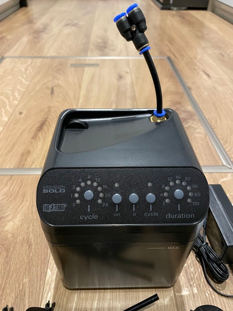 爬虫類　カメレオン　EXO TERRA SOLO 水やりシステム　モンスーンソロ