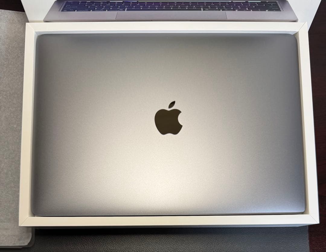 MacBook本体 MacBook Pro 2020. M1. 16GB . 500GB