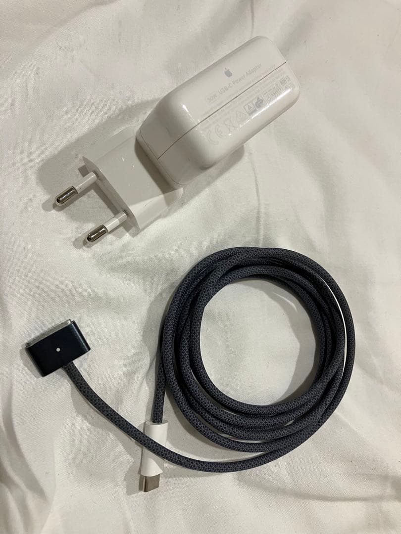 Apple MacBook Air M2 (2022) 本体