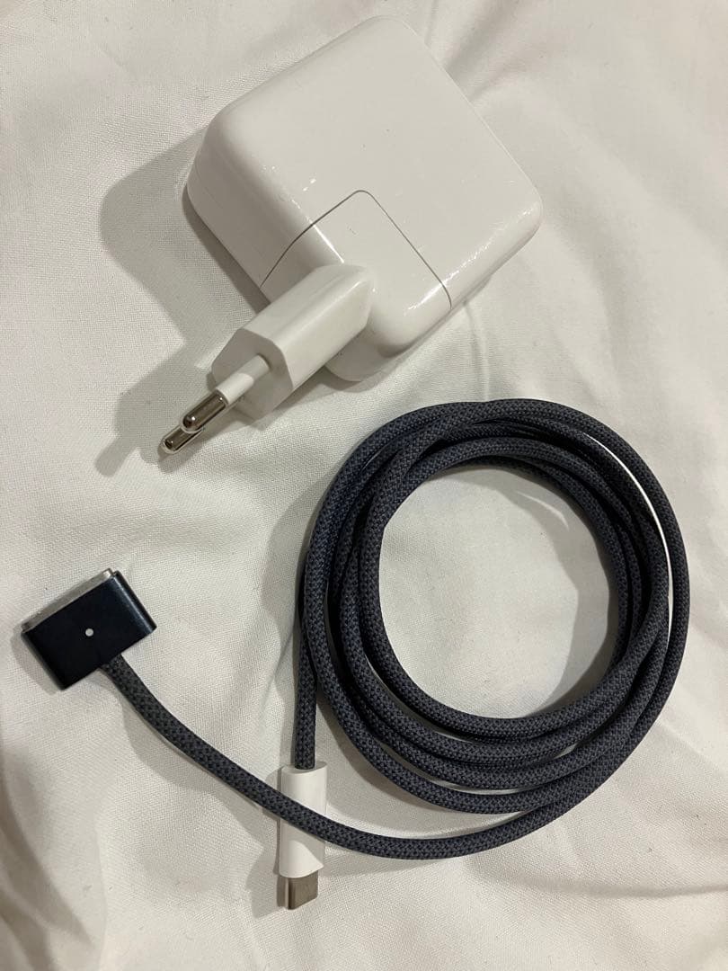 Apple MacBook Air M2 (2022) 本体