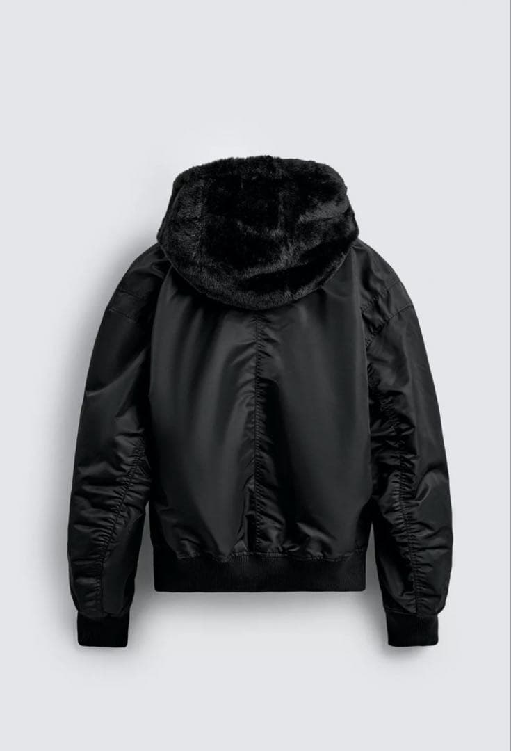 ZARA ザラ　リバーシブルフェイクファーボンバージャケット　新品、未使用