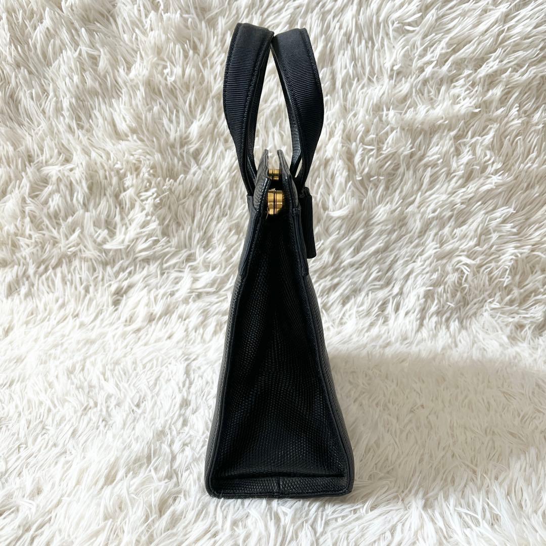 美品✨サルヴァトーレフェラガモ　ハンドバッグ　ヴァラ　VARA ブラック　レザー