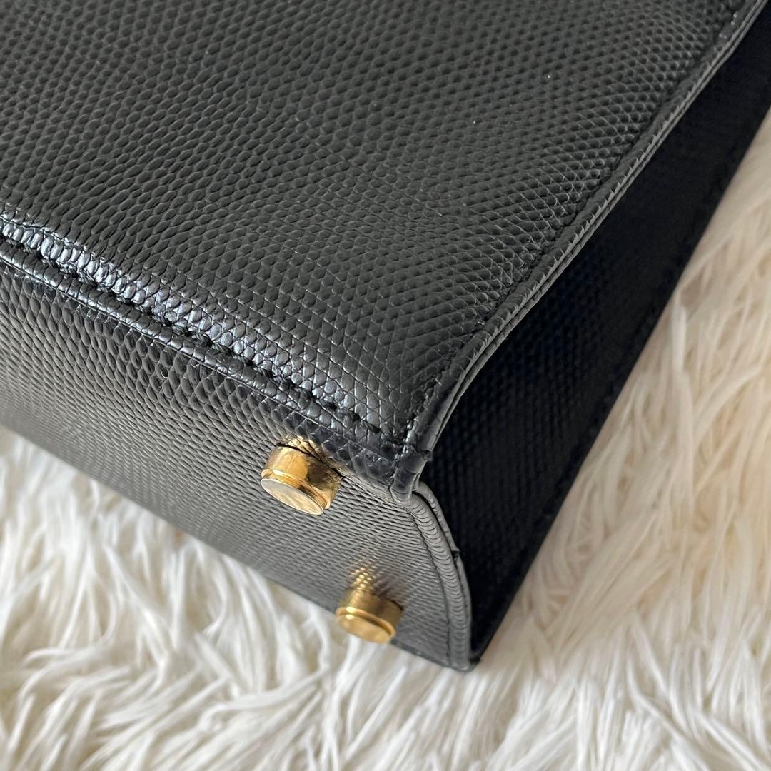 美品✨サルヴァトーレフェラガモ　ハンドバッグ　ヴァラ　VARA ブラック　レザー