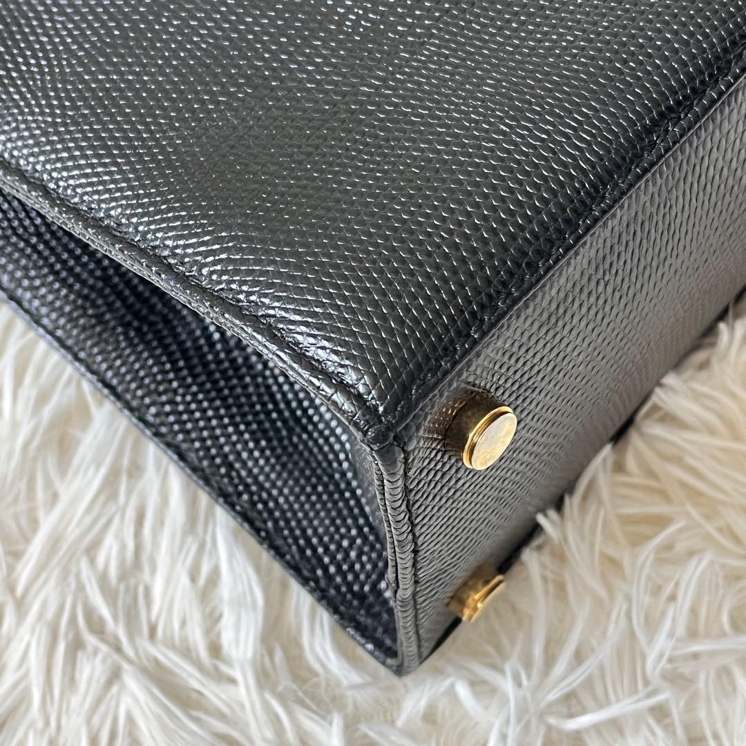 美品✨サルヴァトーレフェラガモ　ハンドバッグ　ヴァラ　VARA ブラック　レザー