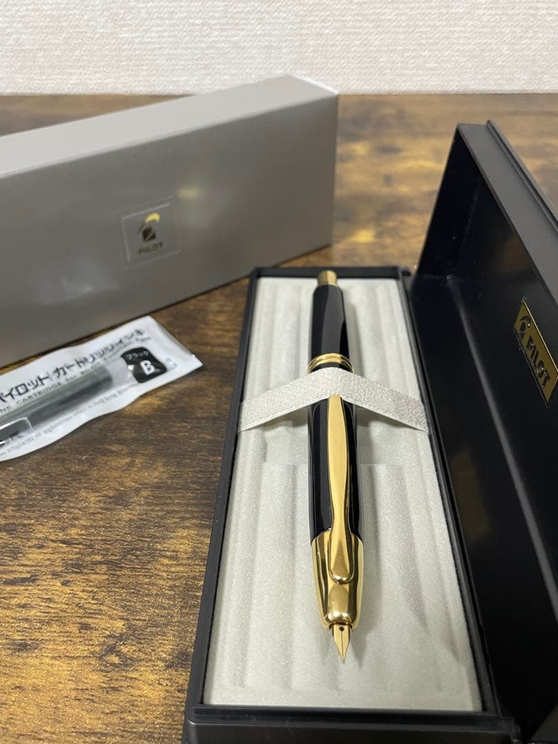 未使用に近い　シール付き　18金　ゴールド　細字　キャップレス　万年筆　備品付き