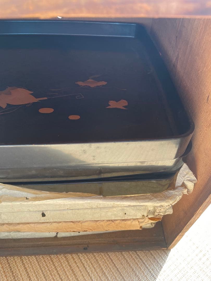 骨董品　輪島塗　漆器7枚　葉っぱの模様　トレー 卓上盆 黒内朱会席膳 漆塗　木箱