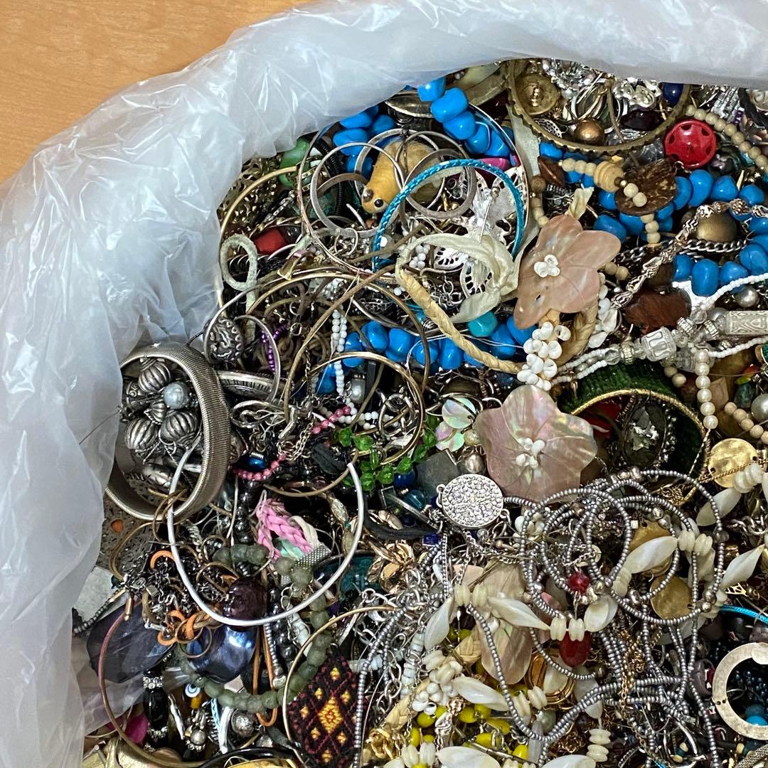 大量　まとめ売り　ジャンク　未選別　アクセサリー色々⑥　約9.1㎏　ネックレス他
