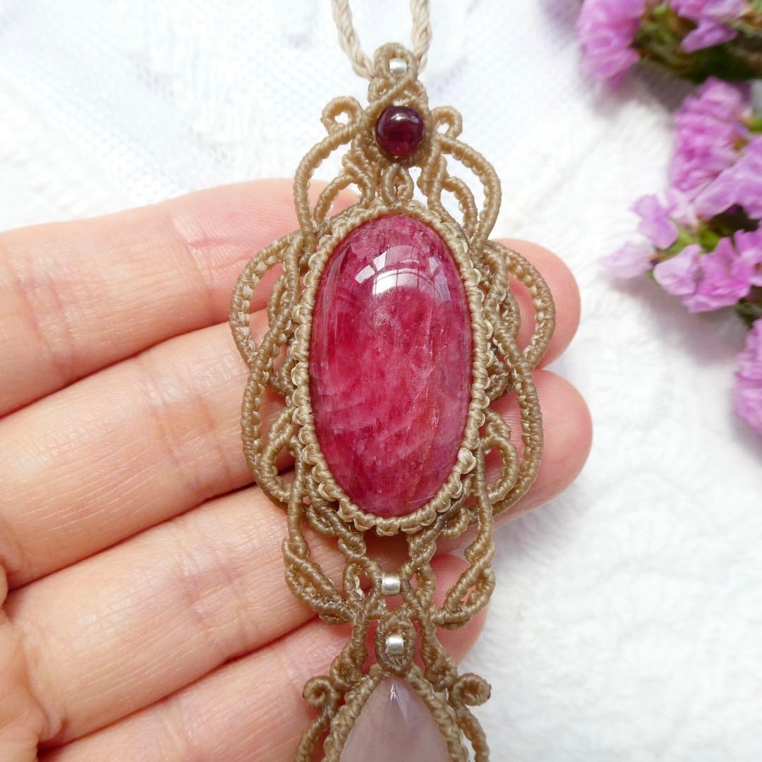 ロードナイト・ローズクォーツのマクラメネックレス