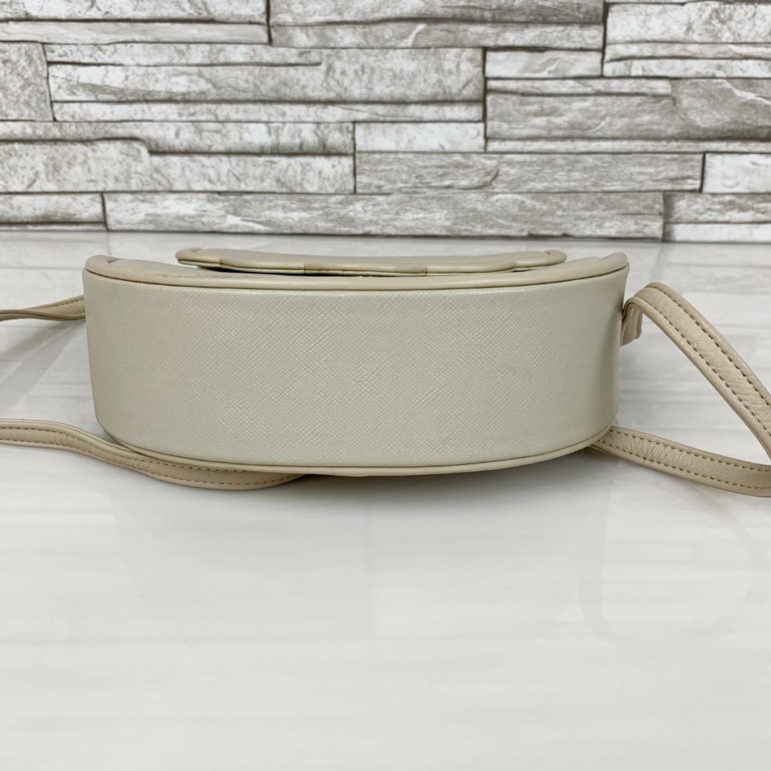 YSL ホワイト　ポシェット