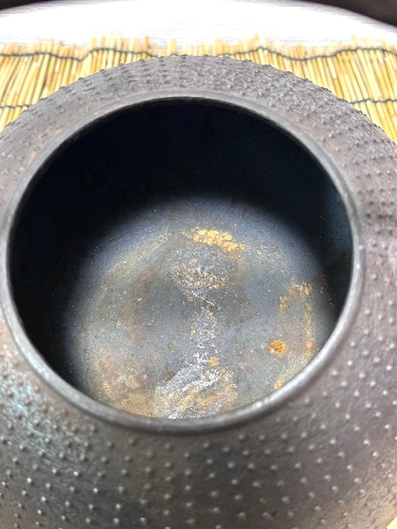 ＵＳＥＤ、美品　南部薫山工房１５型九重アラレ　南部鉄瓶　南部鉄器　鉄瓶