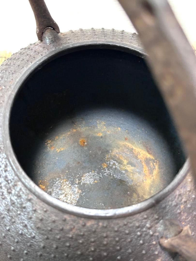 ＵＳＥＤ、美品　南部薫山工房１５型九重アラレ　南部鉄瓶　南部鉄器　鉄瓶