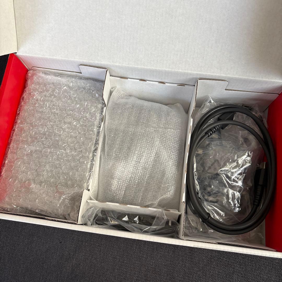 Nintendo Switch 本体 ネオンブルー・レッド　ケース・スタンド付！