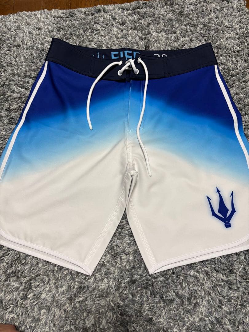 FIED サーフパンツ　28インチ　V6_RISING WHITE SKY