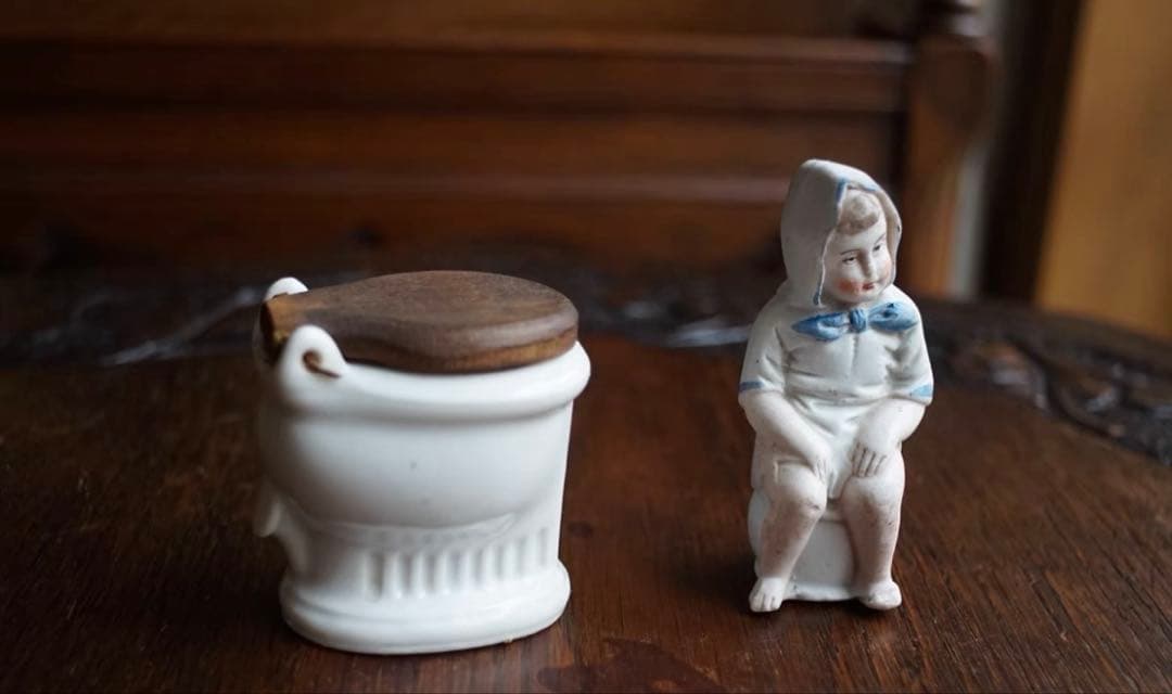 ドイツ　アンティーク　トイレ使っているビスクドール　チャイニーズトイレ　セット