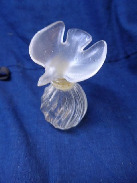 ヴィンテージです。ニナリッチのラリックの香水瓶です。鳥がイメージです