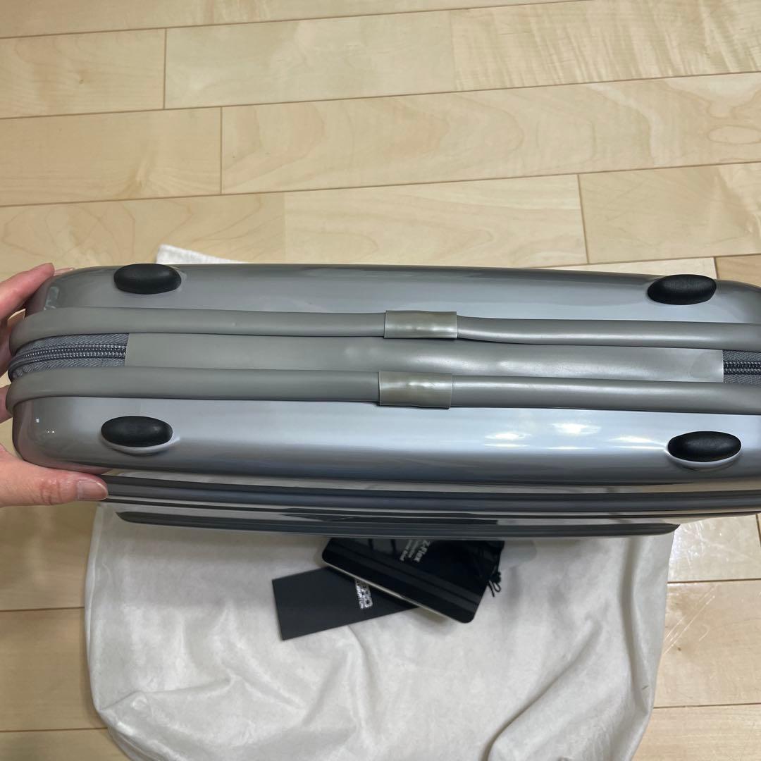 【未使用品】ZERO HALLIBURTON Z-FLEX グレー