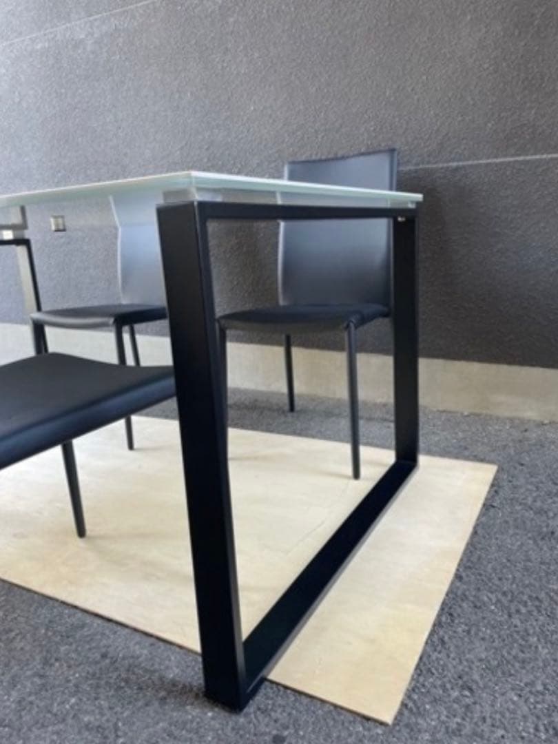 【ぷりん】ニトリ　ダイニングテーブル 大理石風ガラス(幅150cm)