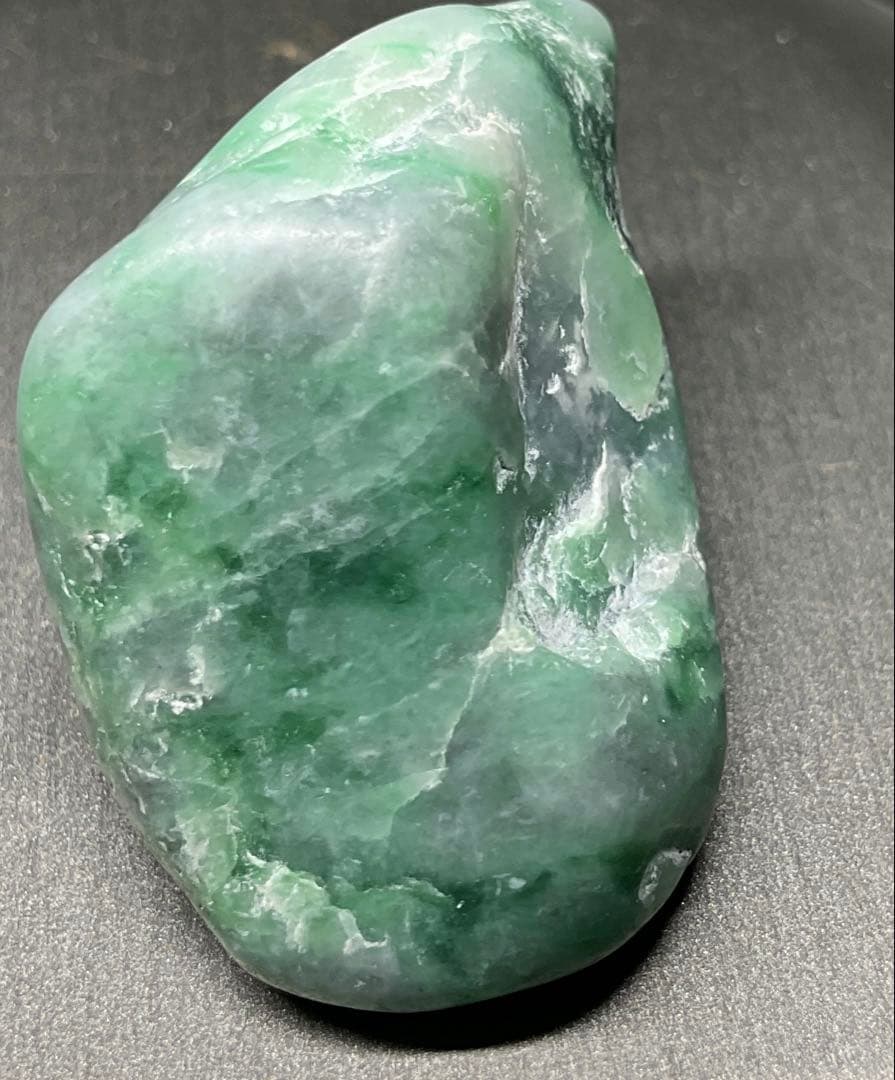 ［金山谷の緑色］　翠色の透過　糸魚川翡翠42g ヒスイ　ひすい