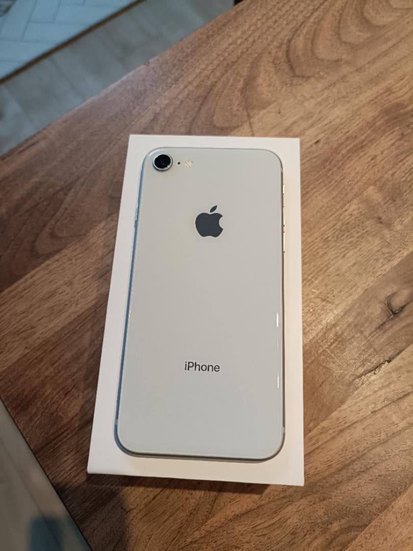 Apple iPhone 8 64GB ホワイト 本体