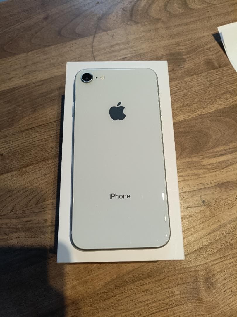 Apple iPhone 8 64GB ホワイト 本体