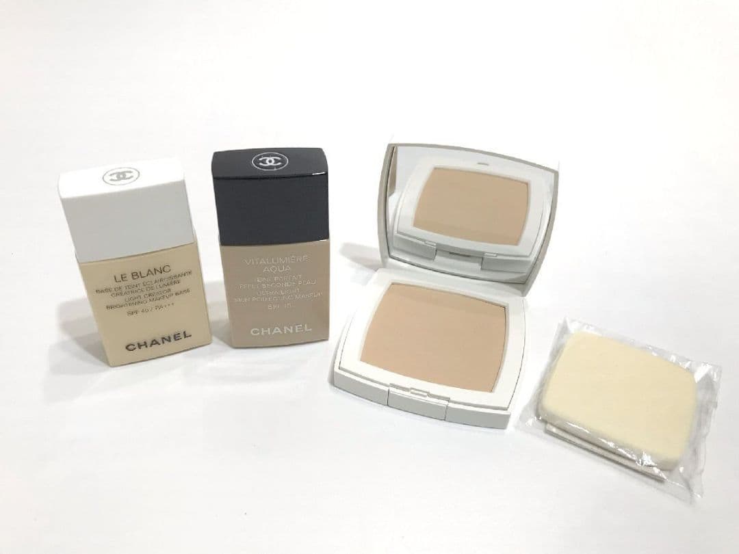 シャネル ファンデーション ベース ル ブラン コンパクト ラディアンス 20