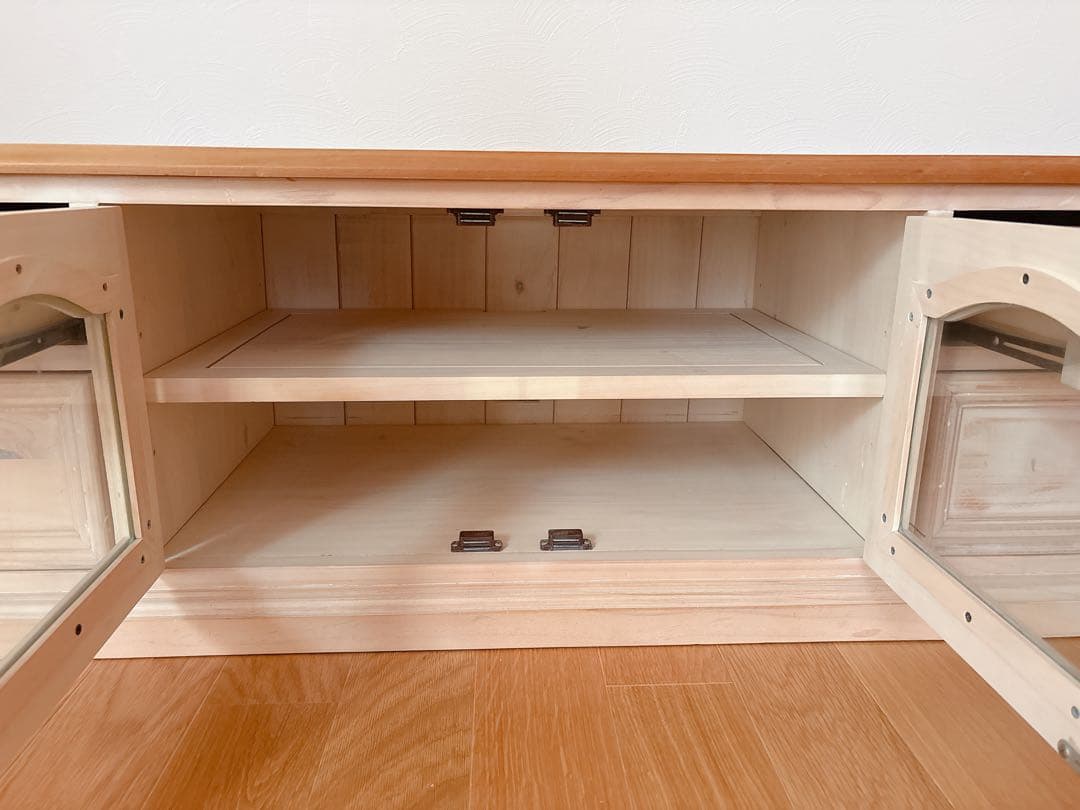 木製テレビ台 引き出し4つ ガラス扉付き　フレンチカントリー風　150センチ