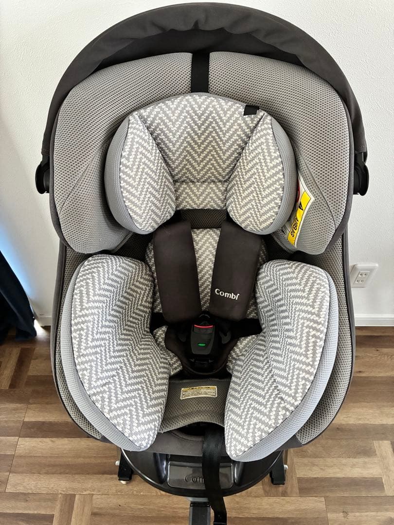 Combi チャイルドシート 新生児〜4歳 ISOFIX対応