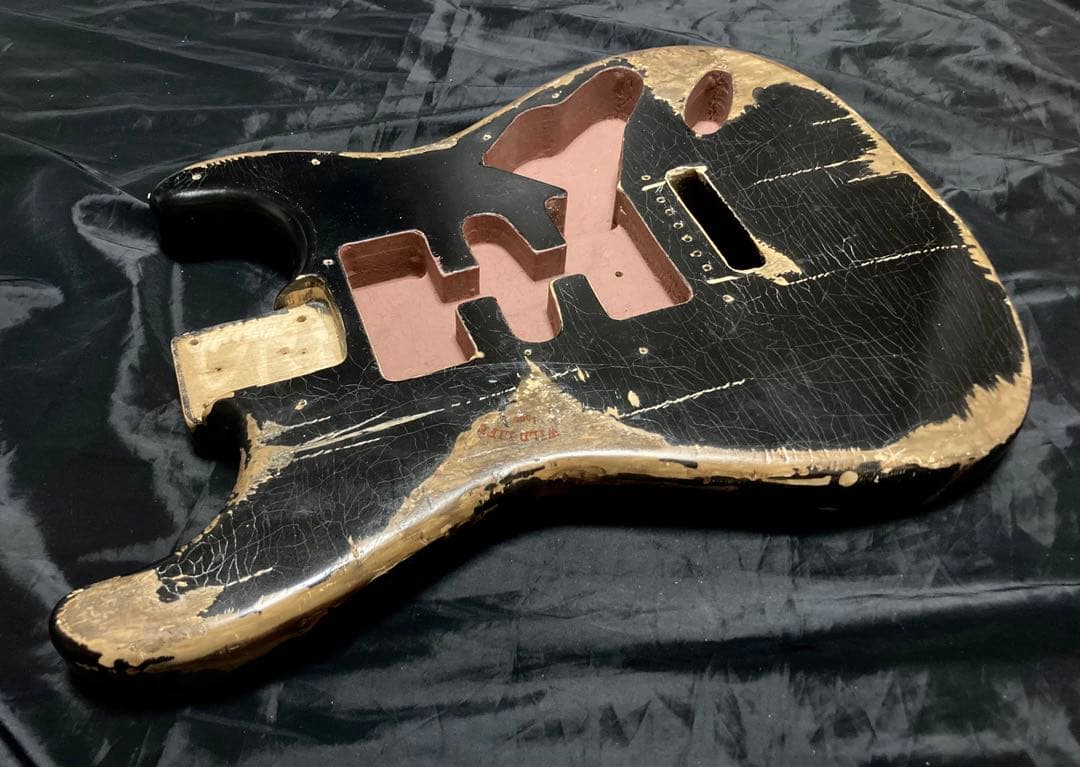 ストラトキャスター レリック ボディ　ブリッジ ピックガード ぺグ セット