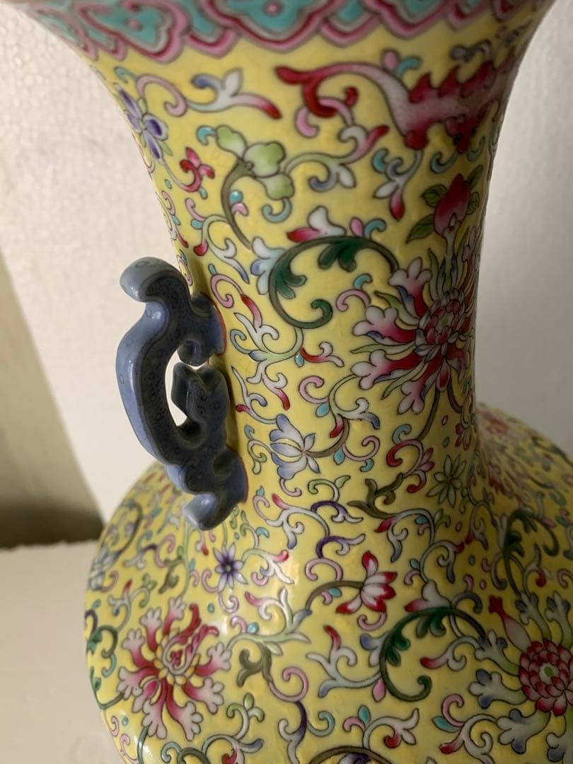 黄地粉彩纏枝蓮瓜菱開窓四季花題詩双耳賞瓶 清乾隆年製款 陶磁器 花瓶