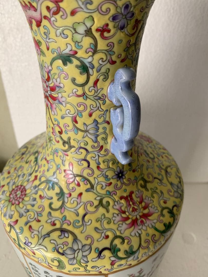 黄地粉彩纏枝蓮瓜菱開窓四季花題詩双耳賞瓶 清乾隆年製款 陶磁器 花瓶