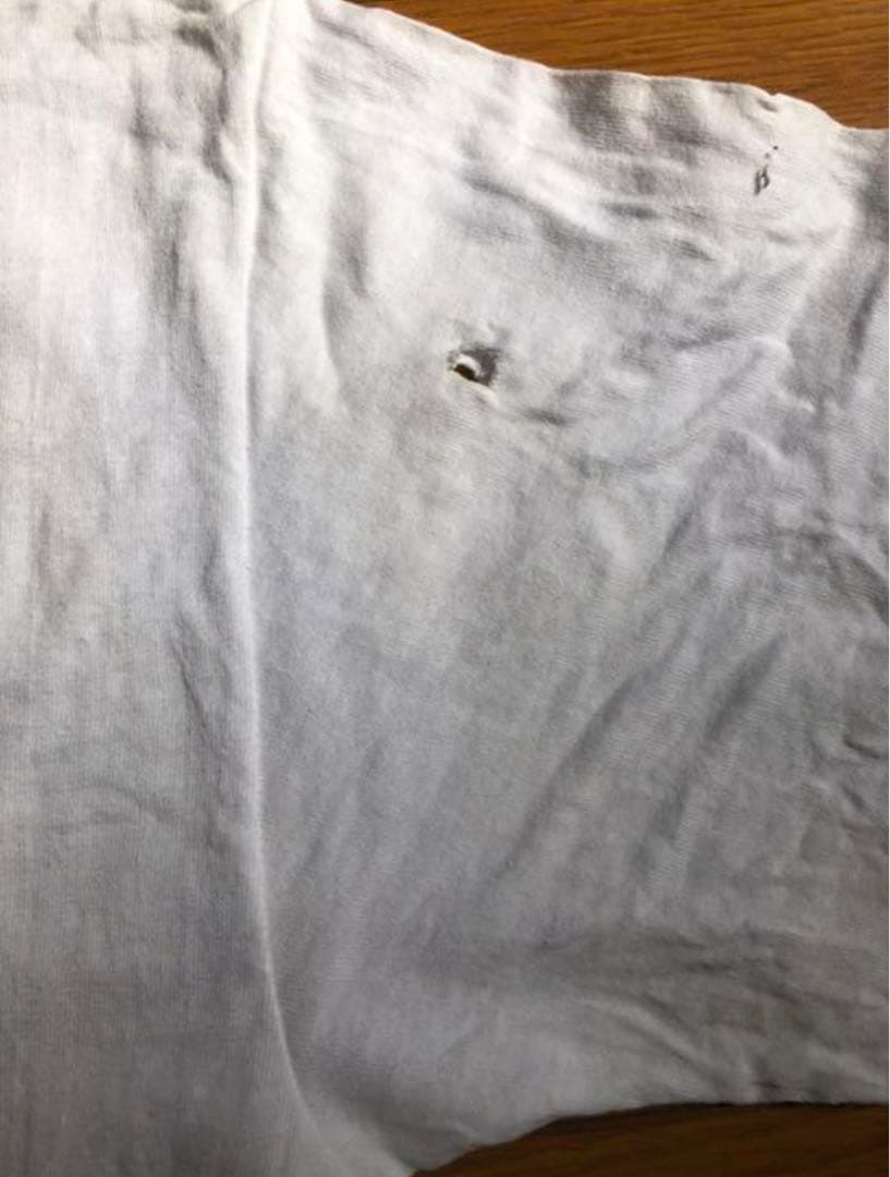 44マグナム実弾穴あきＴシャツ　ターゲット付き