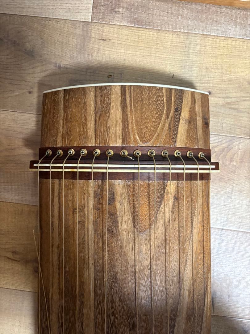 琴　13弦　引き取りお値引きします。