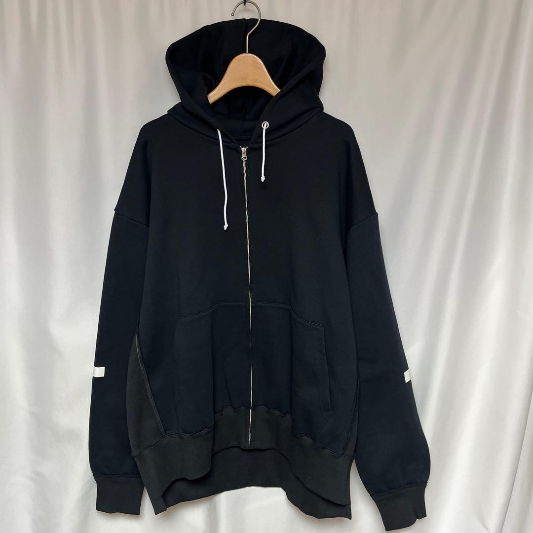 とらっきい様UNTRACE 25ss 伊勢丹POPUP 限定ジップパーカー 黒1