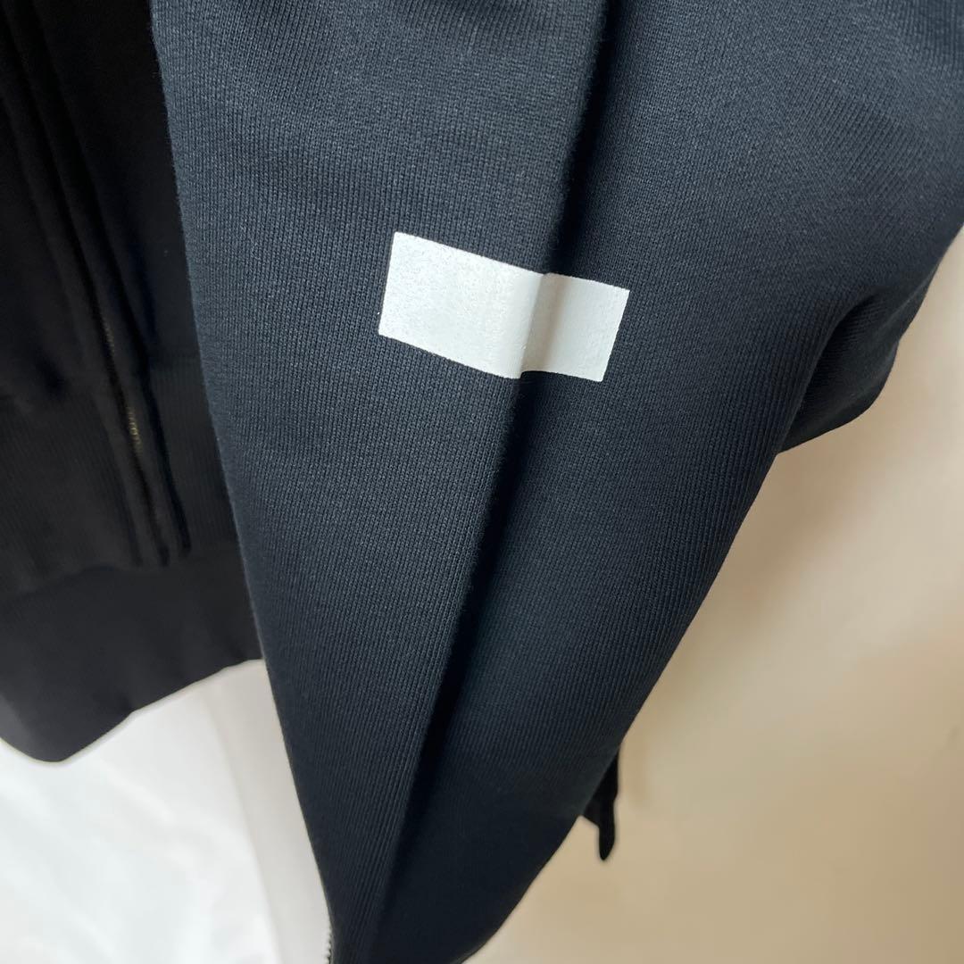 とらっきい様UNTRACE 25ss 伊勢丹POPUP 限定ジップパーカー 黒1