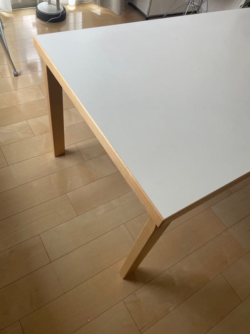 artak ホワイト　ダイニングテーブル　artek TABLE 82A